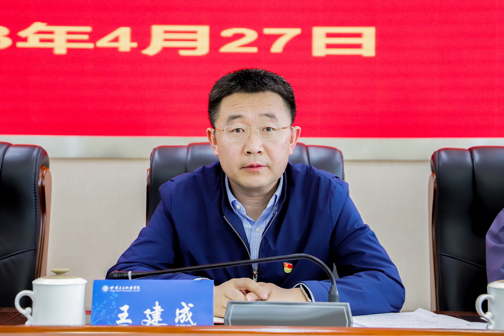 1682650450191004699.jpg 03-2023年4月27日 甘肅衛(wèi)生職業(yè)學院全面從嚴治黨暨警示教育會議 (4)_調整大小.jpg