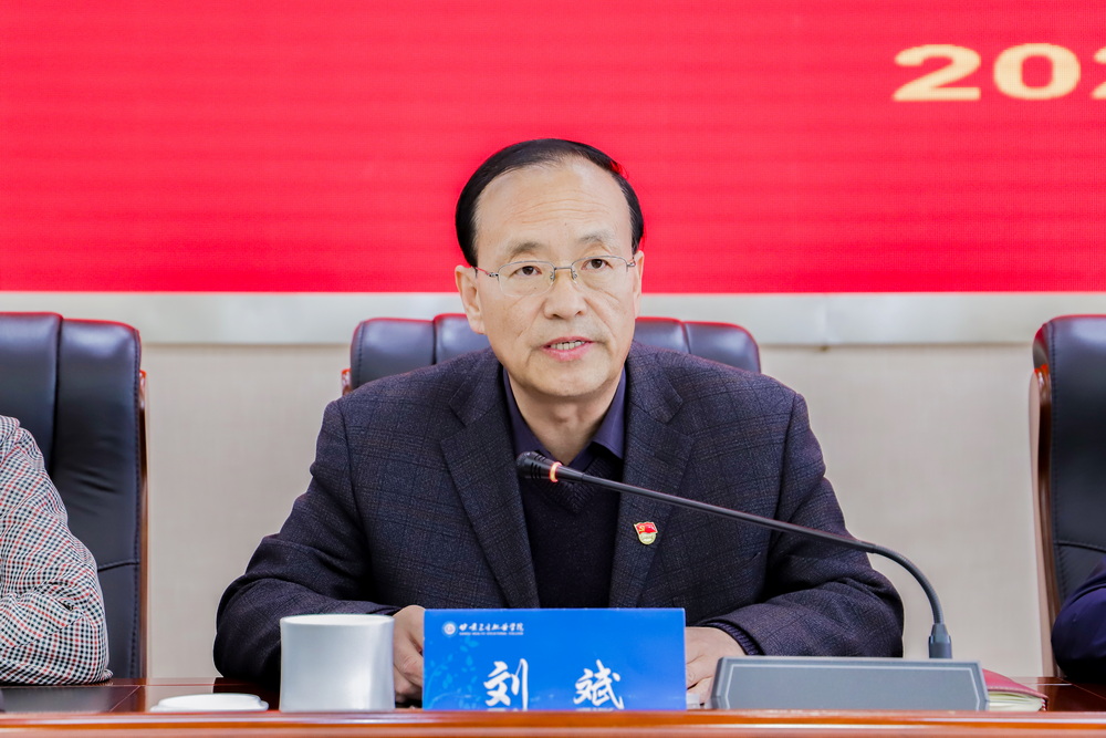 1682650473014018413.jpg 05-2023年4月27日 甘肅衛(wèi)生職業(yè)學院全面從嚴治黨暨警示教育會議 (7)_調整大小.jpg